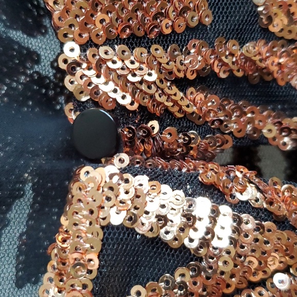 Everly Boutique Metallic Geometric Sequin Glam Event Crop Top Shirt Gold - Picture 6 of 7